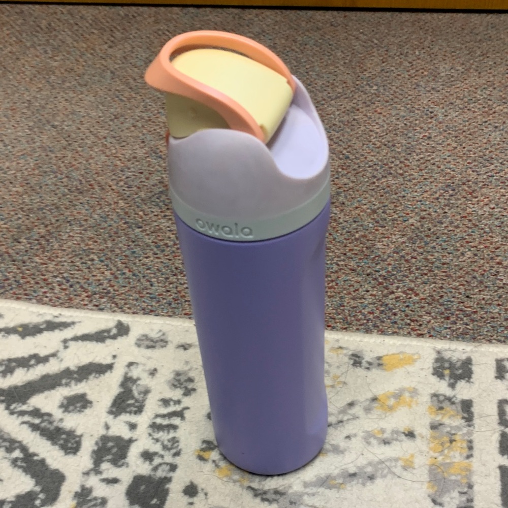 Stylish Purple Flip-Top Owala Water Bottle - Picture 6 of 10